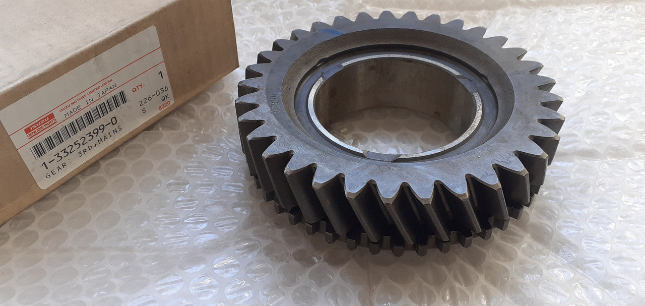 Gear 3rd fits Isuzu Bus Truck 1332523990 Genuine View Right