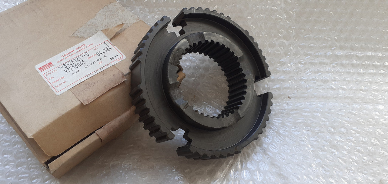 Clutch Hub Low fits Isuzu Bus Truck 1332612170 Genuine View Front