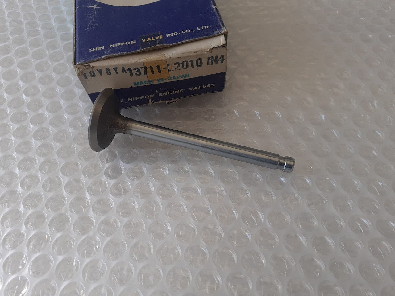 4x Intake Valves Inlet fits Toyota Publica Corolla 1000 KP30 KP36 2K engines 13711-22010 View Rear