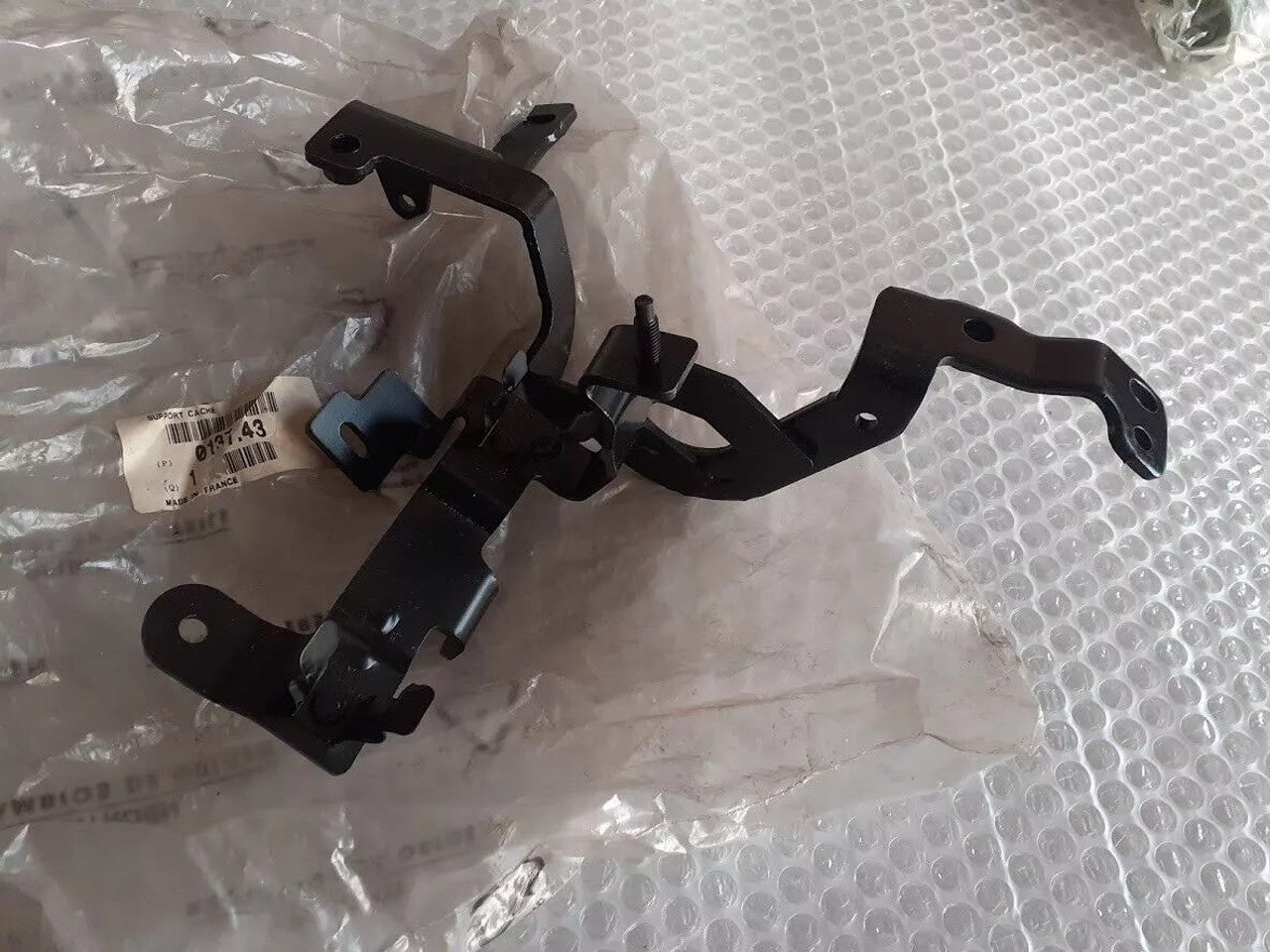 Engine Cover Bracket fits Peugeot Citroen 013743 Genuine View Right