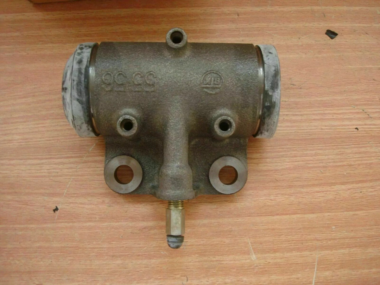 Brake Wheel Cylinder fits Isuzu Bus Truck Giga Mitsubishi Canter Fuso Genuine 1476004700 View Right