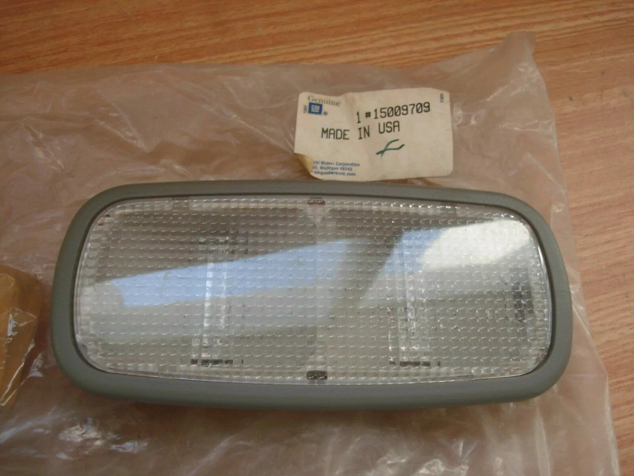 Interior Light Lamp Pewter fits Chevrolet Blazer GMC Jimmy 15009709 Genuine View Front