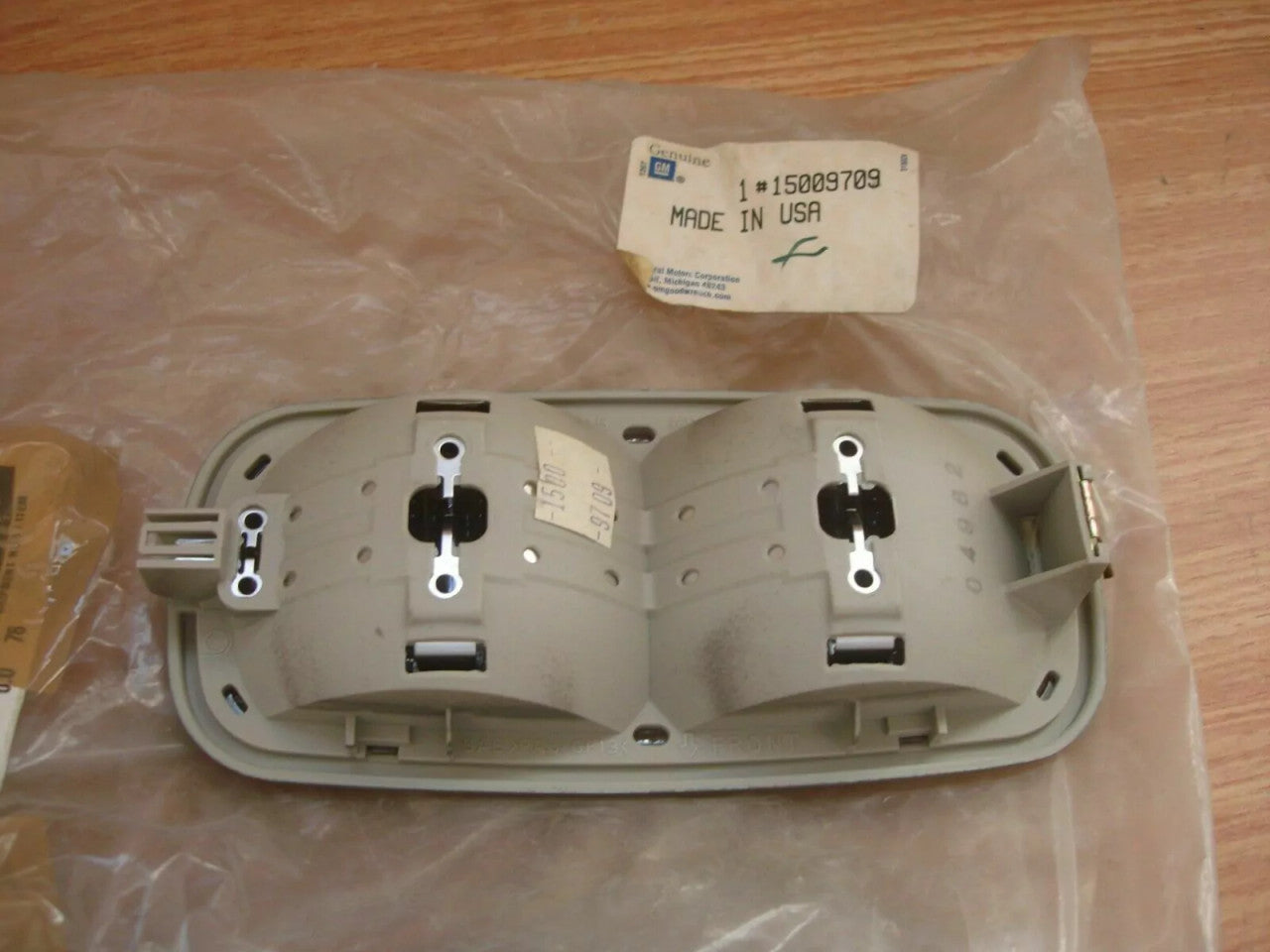 Interior Light Lamp Pewter fits Chevrolet Blazer GMC Jimmy 15009709 Genuine View Rear