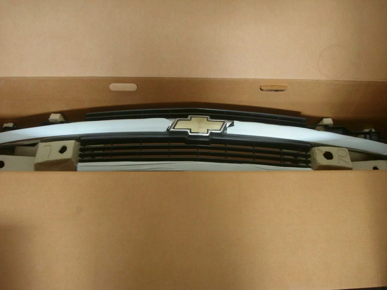 Grille Front fits Chevrolet Blazer 4.3 15015045 Genuine View Front