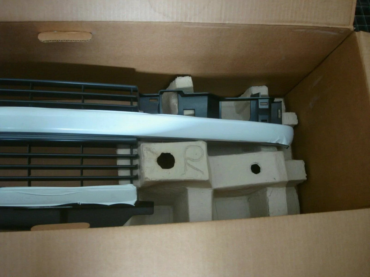 Grille Front fits Chevrolet Blazer 4.3 15015045 Genuine View Left