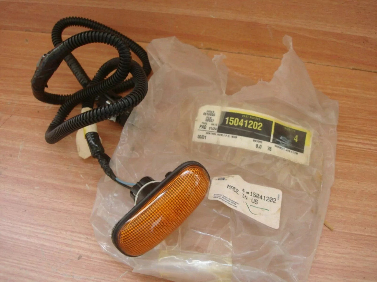 Indicator Turn Signal Front fits Chevrolet Blazer GMC Jimmy 4.3 V6 Genuine 15041202 View Front