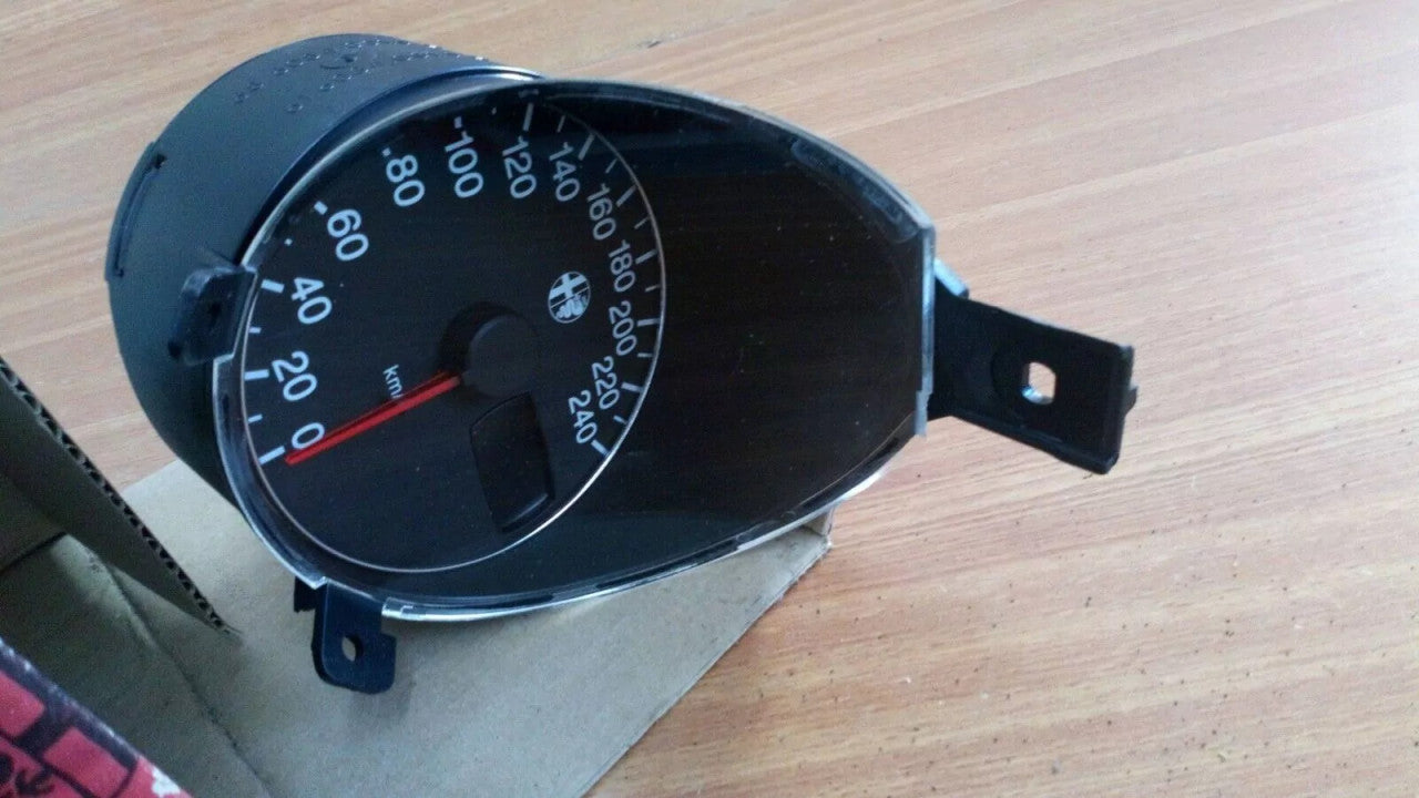Speedometer KM/H fits Alfa Romeo 156 156034519 Genuine View Right
