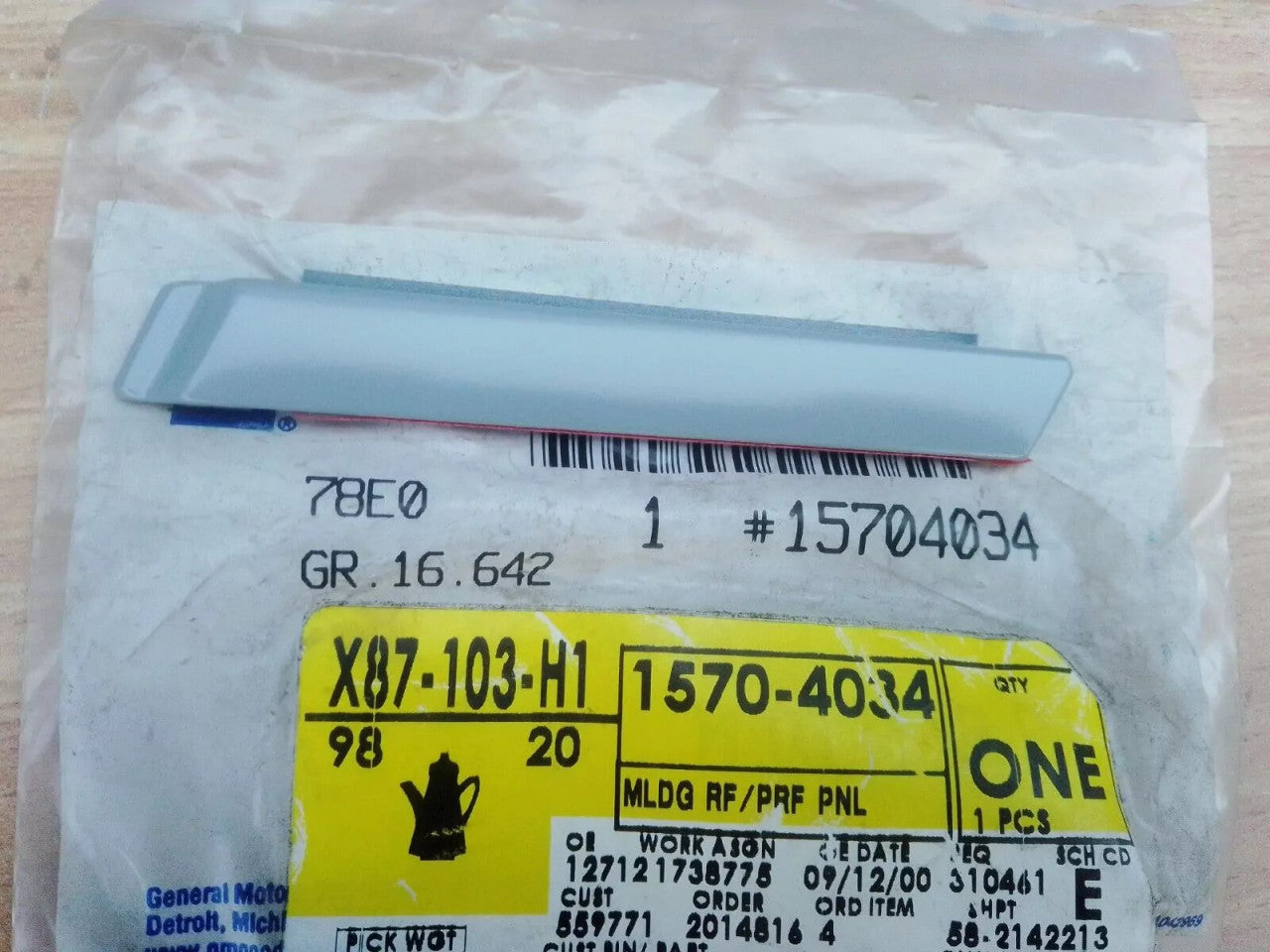 Roof Drip Molding Rear Right Trim fits Chevrolet Blazer GMC Jimmy 15704034 View Front