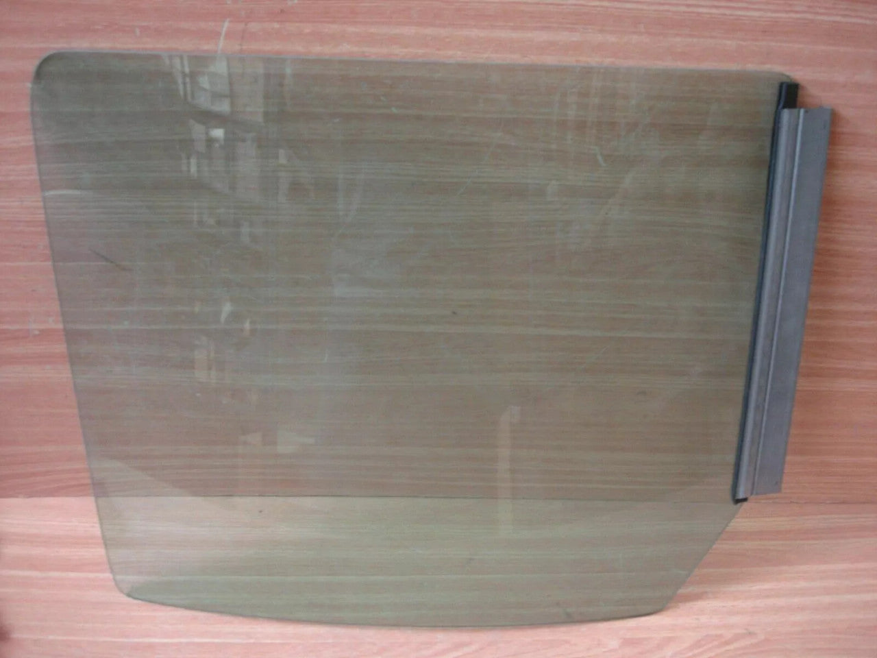 Glass Window Rear Right fits Chevrolet Blazer GMC Jimmy 15725920 Genuine View Front