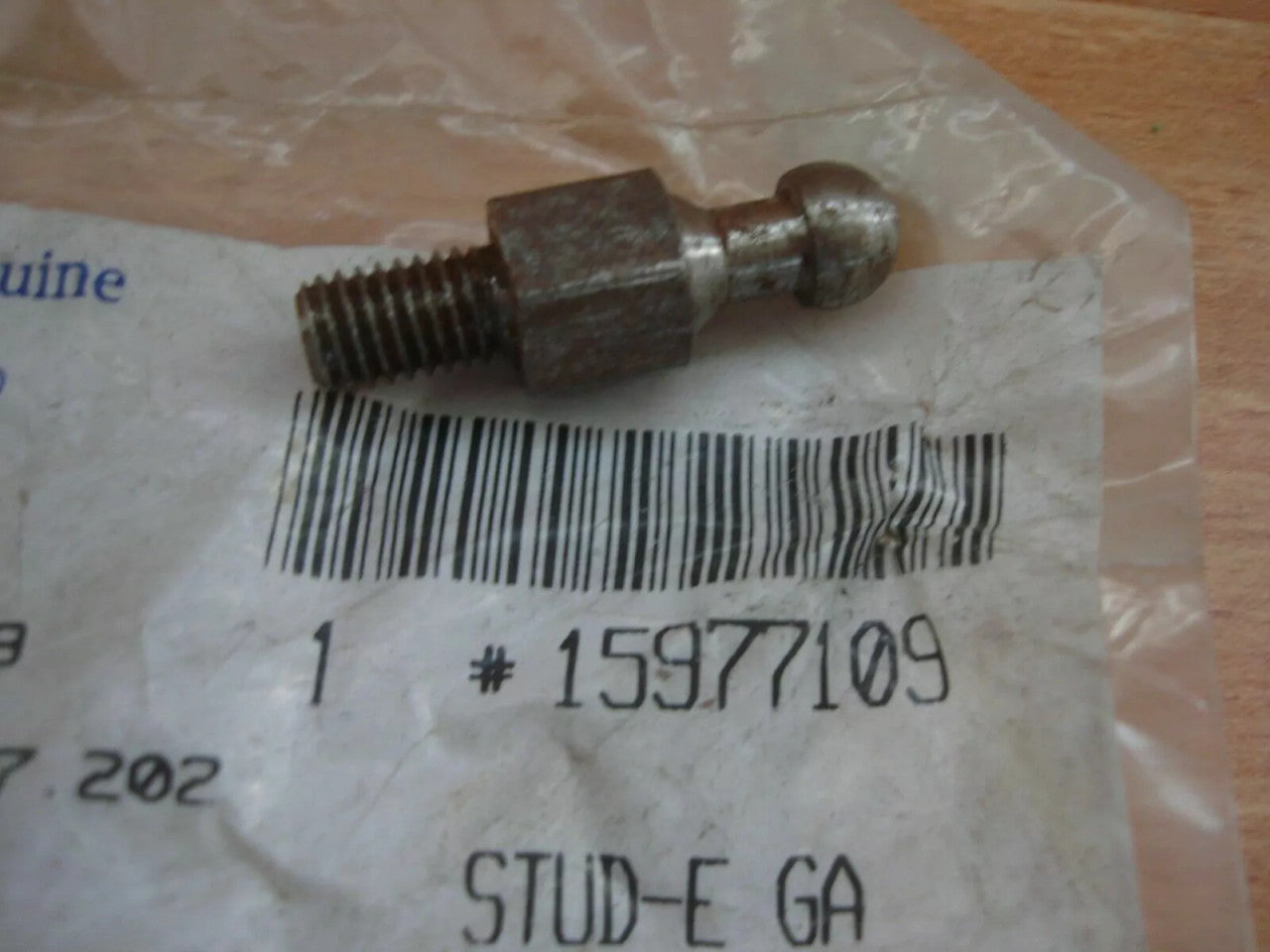 Stud End Gate Window Body Side fits Chevrolet Blazer GMC Jimmy 4.3 V6 Genuine 15977109 View Front