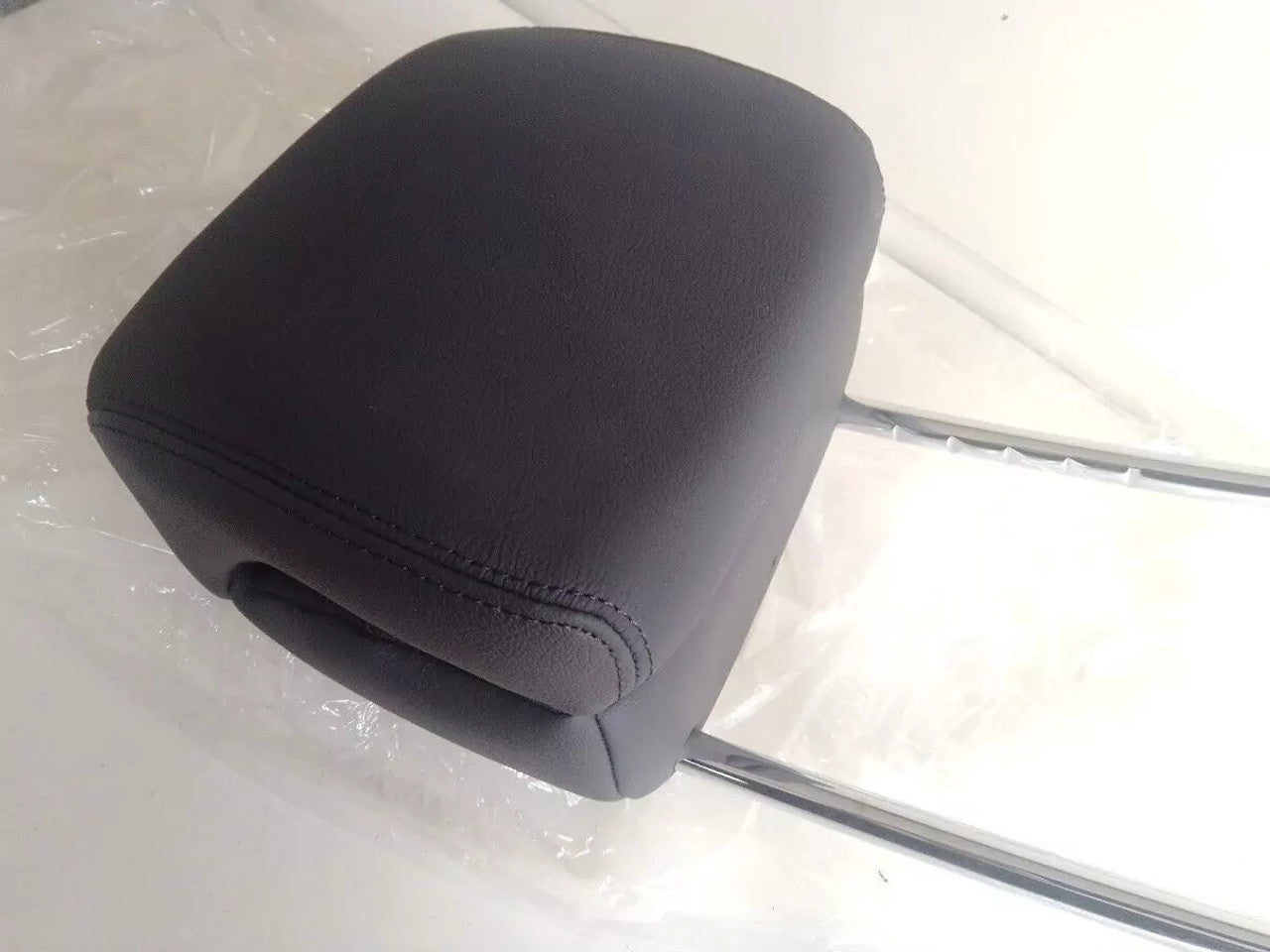 Headrest Front fits Peugeot 3008 5008 16074952ZE Genuine View Right