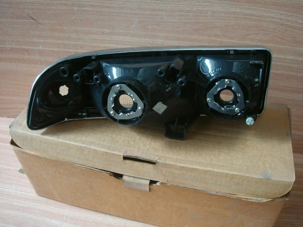 Headlight Left fits Chevrolet Blazer GMC Jimmy 16524739 Genuine View Right