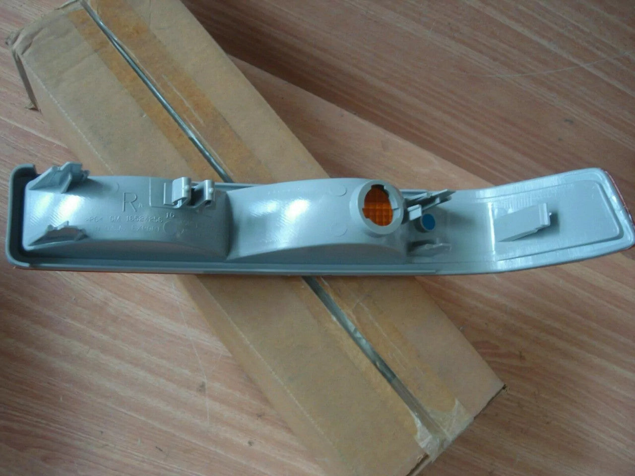 Indicator Turn Signal Front Right fits Chevrolet Blazer GMC Jimmy 4.3 16526490 View Rear