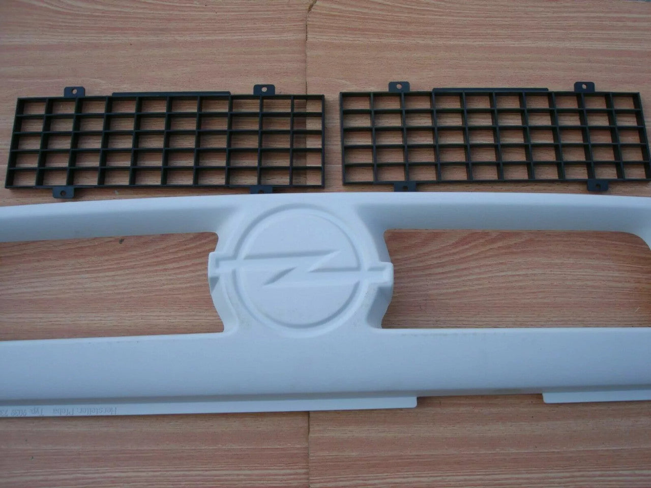 Grille Front Prime fits Opel Vauxhall Astra F 90397350 Genuine 1719920 View Rear