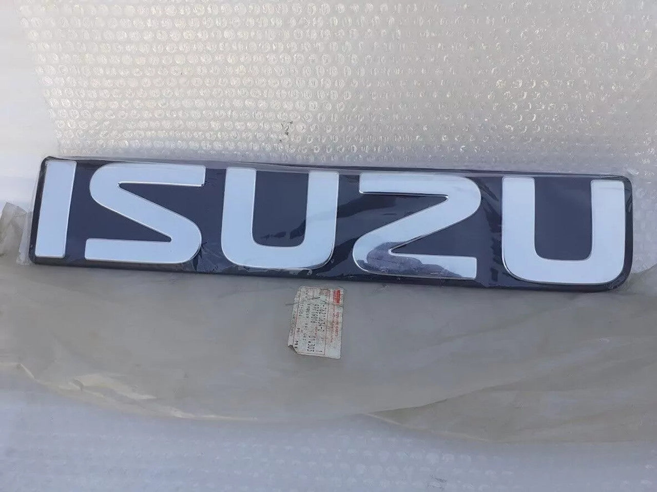 Emblem ISUZU fits Isuzu Bus Truck 1762106340 Genuine View Front