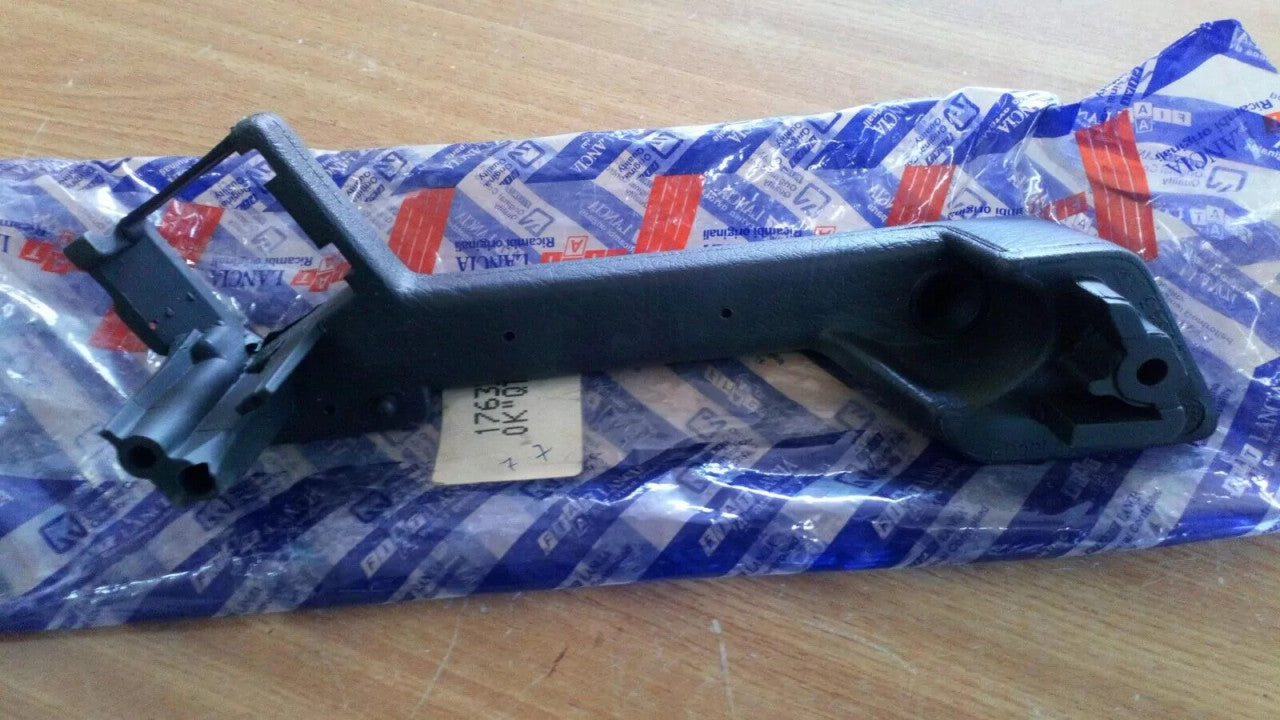Door Pull Handle Front Right fits Fiat Croma Lancia Thema 176331381 Genuine View Rear