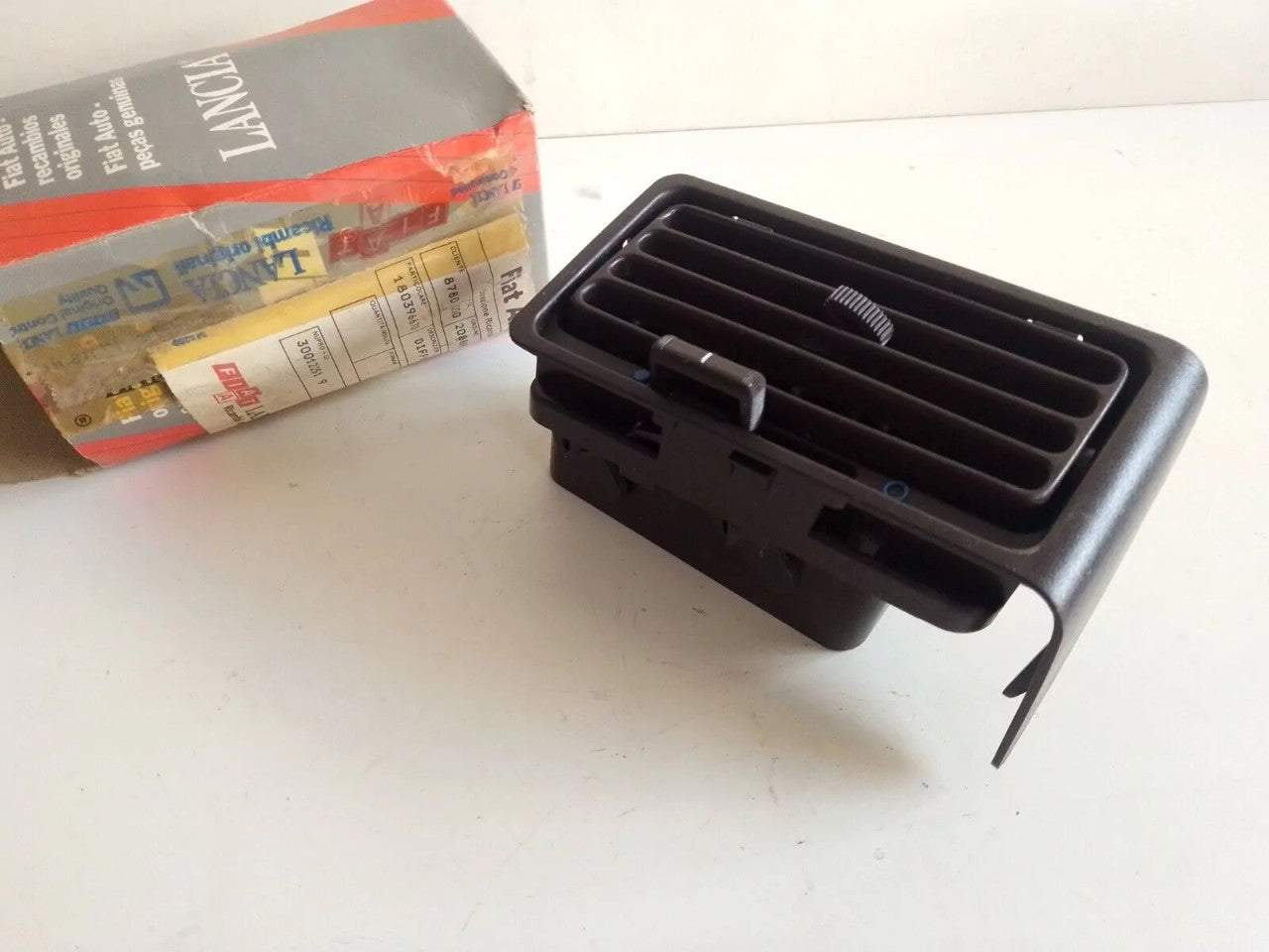 Air Vent RHD fits Lancia Y10 180396670 Genuine View Front