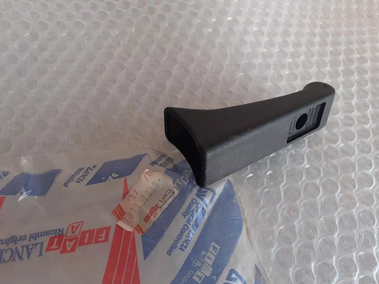 Seat Handle fits Fiat Tipo Lancia Dedra Alfa Romeo 155 181137080 Genuine View Rear