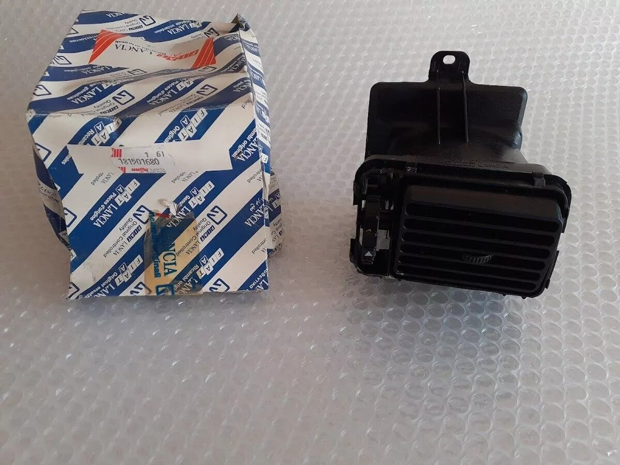 Air Vent fits Fiat Uno Turbo Fiorino Elba Mille 181501680 Genuine View Front