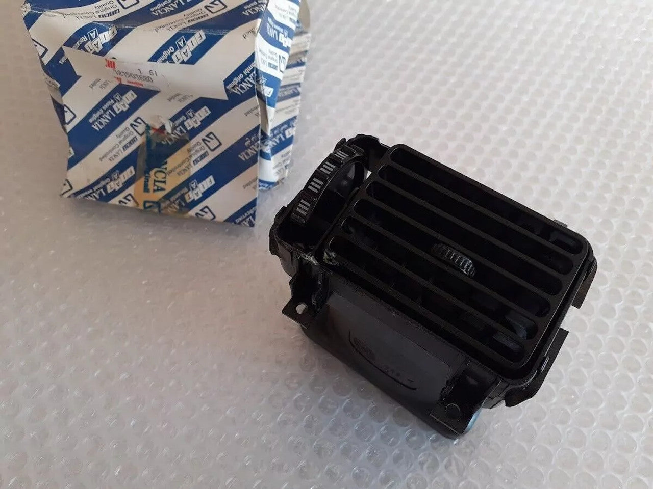 Air Vent fits Fiat Uno Turbo Fiorino Elba Mille 181501680 Genuine View Right