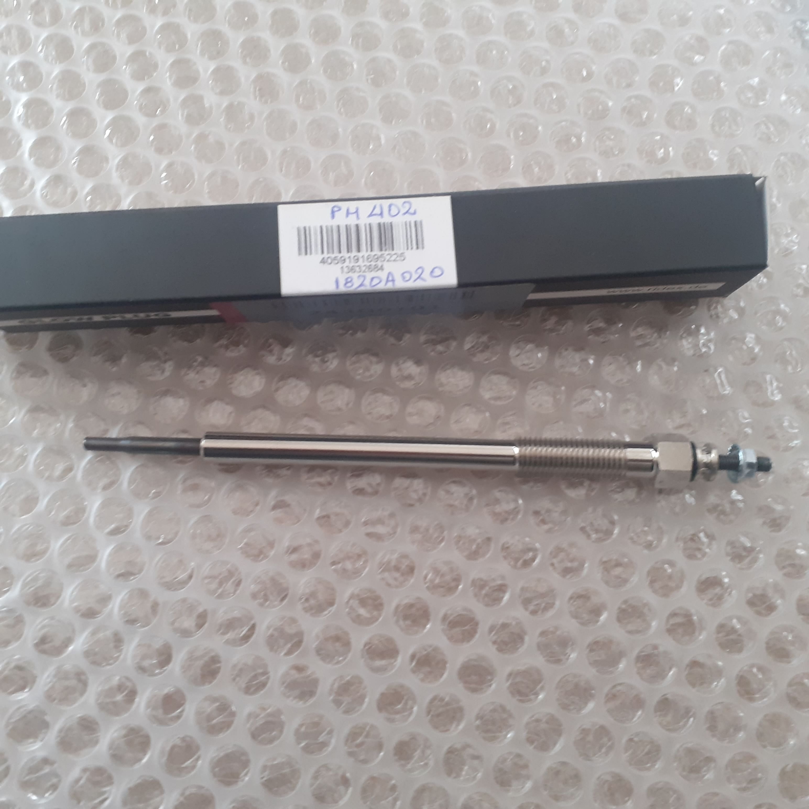 4x Glow Plugs fits Mitsubishi L200 Triton Pajero DiD 1820A020 View Front