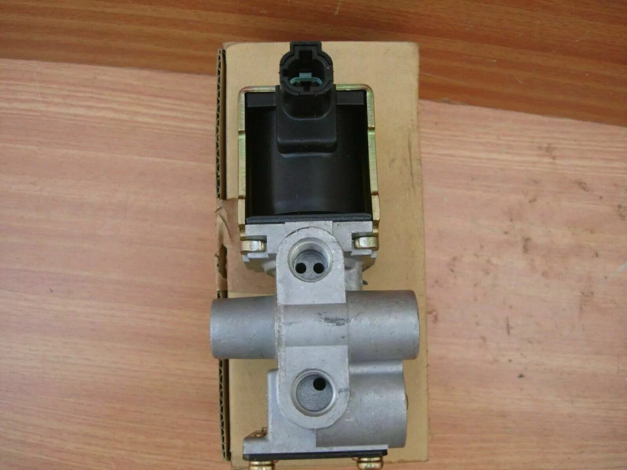 3 way Magnetic Valve fits Isuzu Trucks Bus 1825635974 Genuine View Front