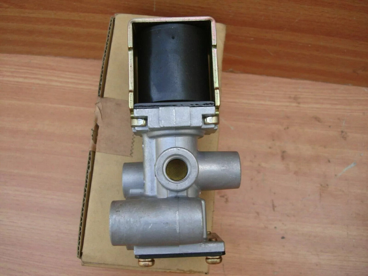 3 way Magnetic Valve fits Isuzu Trucks Bus 1825635974 Genuine View Rear