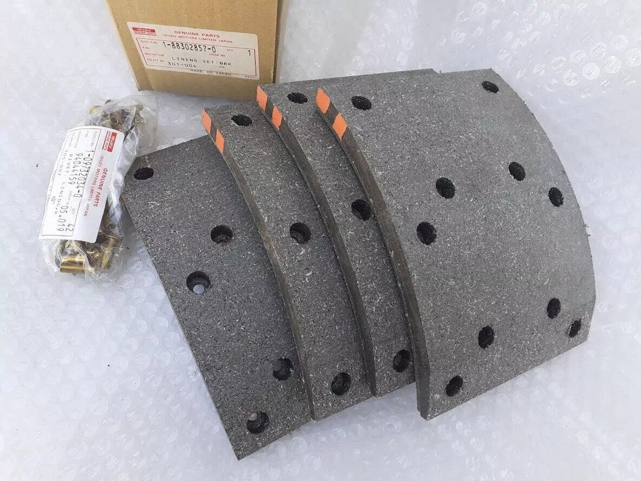 Brake Shoes Lining Set Front fits Isuzu Bus Truck 1883028570 Genuine View Rear