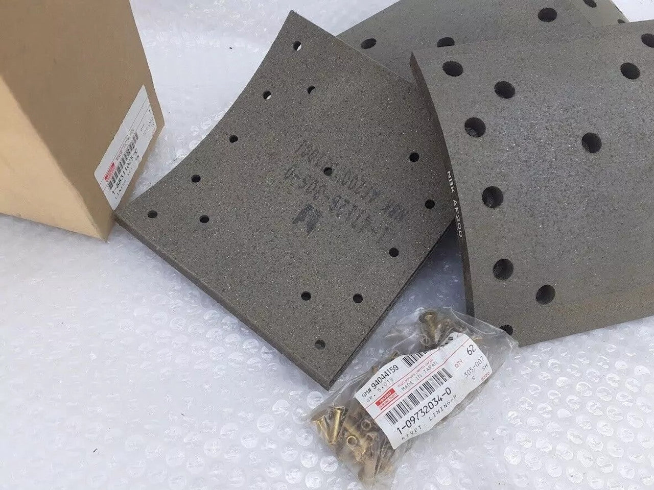 Brake Shoes Lining Set Rear fits Isuzu Bus Truck 1883110250 Genuine View Rear