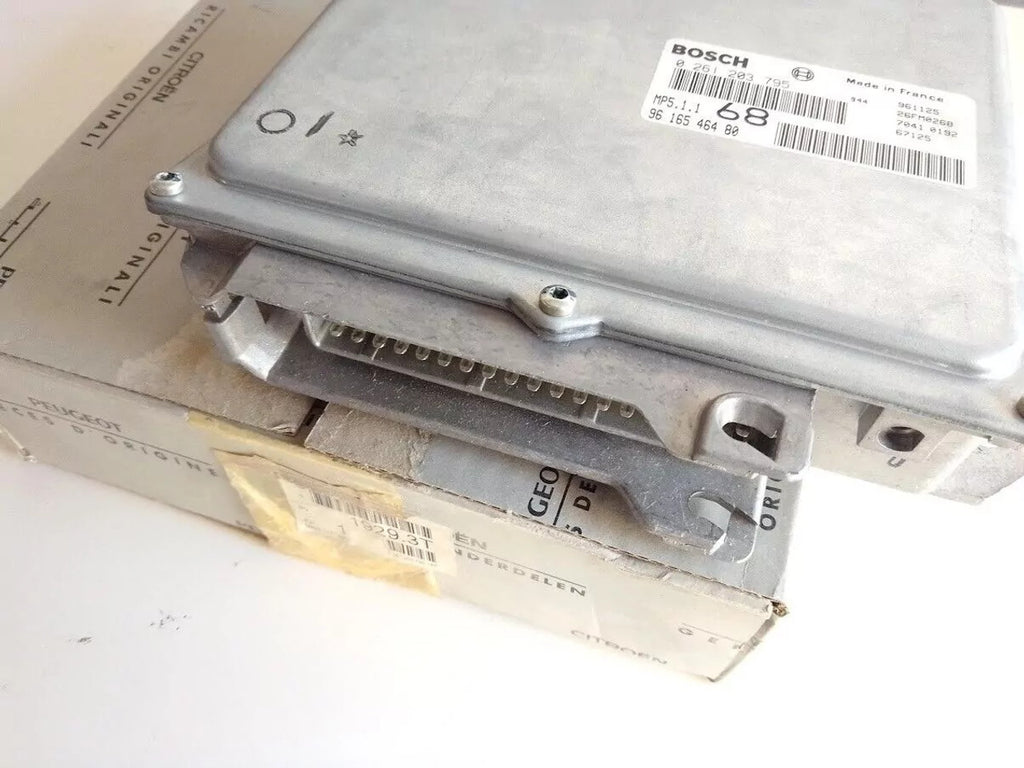 ECU fits Peugeot 406 Citroen Xantia XU7JP4 19293T 9616546480 0261203795 Genuine View Front