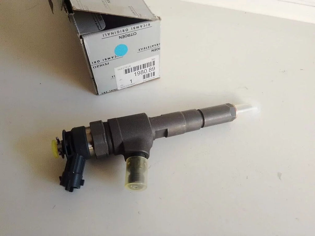 Fuel Injector fits Peugeot Citroen 1.4 HDi 198089 9641496180 Genuine View Front