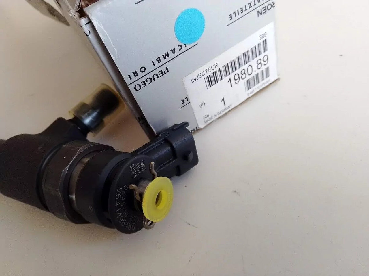 Fuel Injector fits Peugeot Citroen 1.4 HDi 198089 9641496180 Genuine View Right