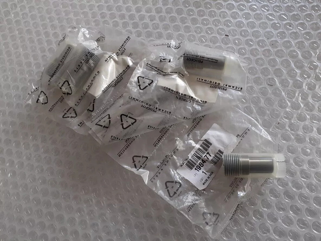 4x Fuel Injector Nozzle fits Peugeot Partner Citroen Berlingo 198477 Genuine View Front