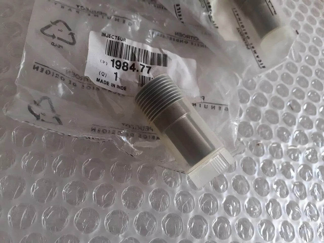 4x Fuel Injector Nozzle fits Peugeot Partner Citroen Berlingo 198477 Genuine View Rear