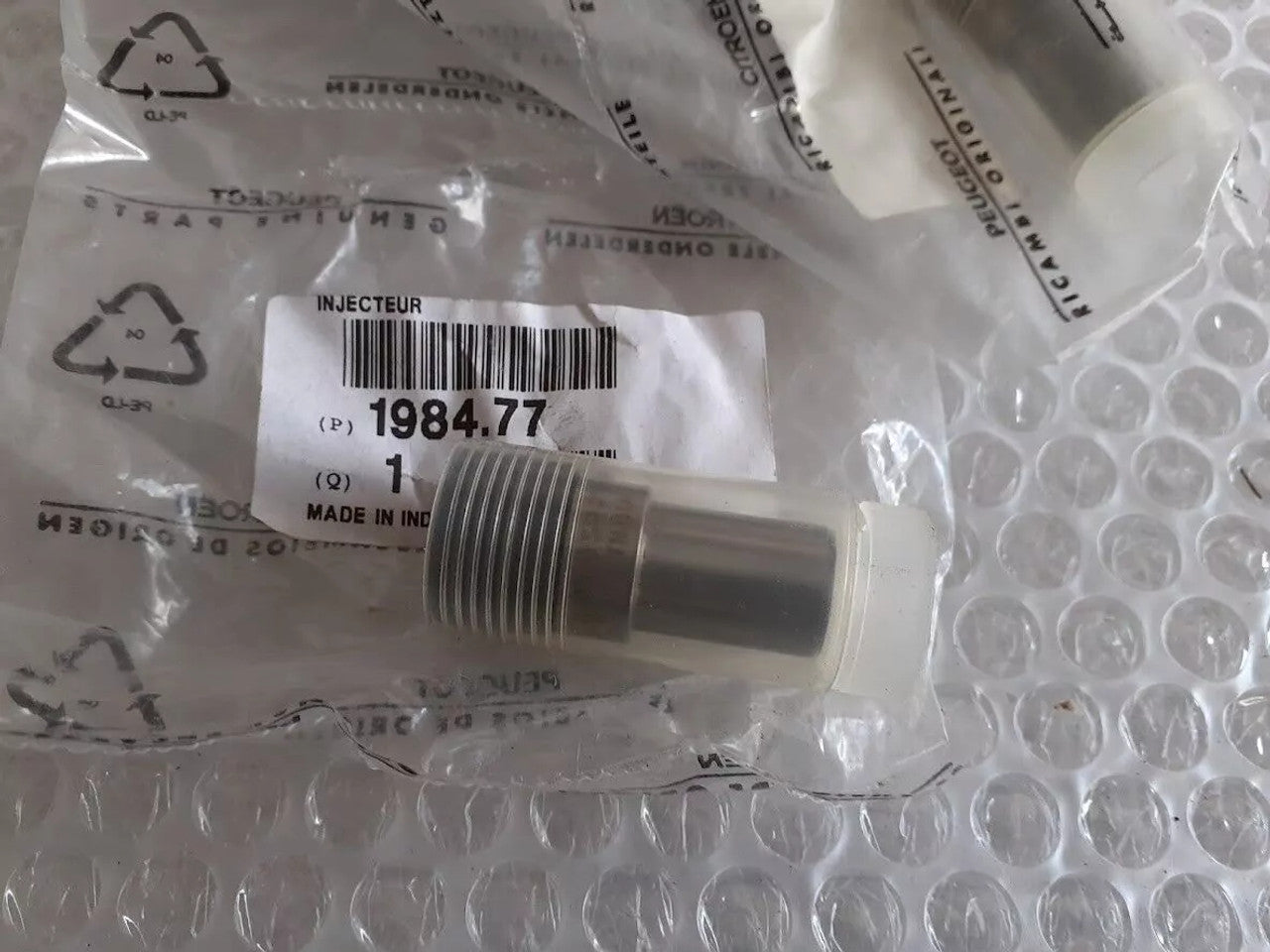 4x Fuel Injector Nozzle fits Peugeot Partner Citroen Berlingo 198477 Genuine View Right