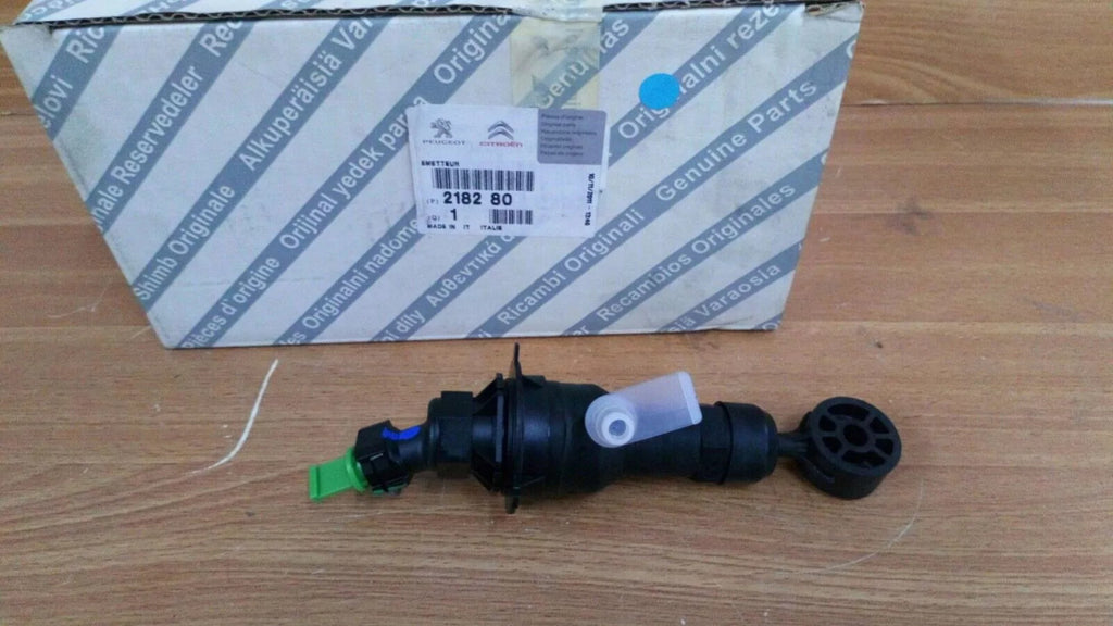 Clutch Master Cylinder fits Citroen Relay Peugeot Boxer Fiat Ducato 218280 View Front