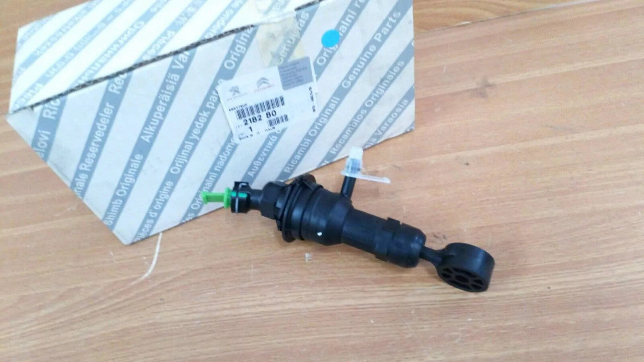 Clutch Master Cylinder fits Citroen Relay Peugeot Boxer Fiat Ducato 218280 View Rear