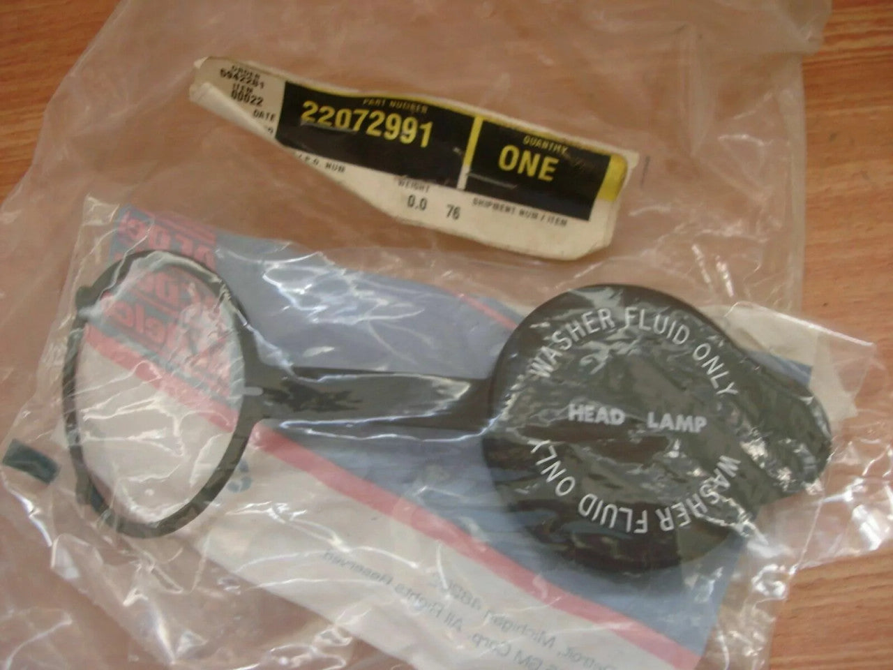 Headlamp Washer Tank Cap fits Chevrolet Blazer GMC Jimmy 4.3 22072991 Genuine View Front