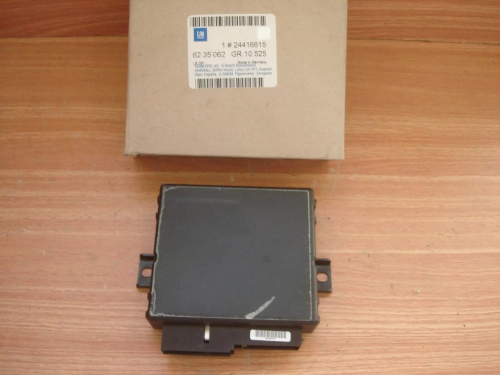 ECU Control Module Central Locking fits Opel Vauxhall Omega B Vectra B Genuine 24416615 View Front