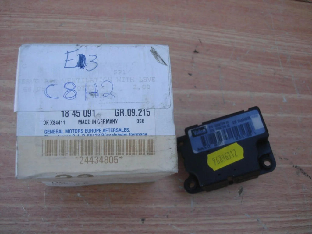 Servo Motor Air Vents RHD fits Opel Vauxhall Vectra C Signum 24434805 Genuine View Front