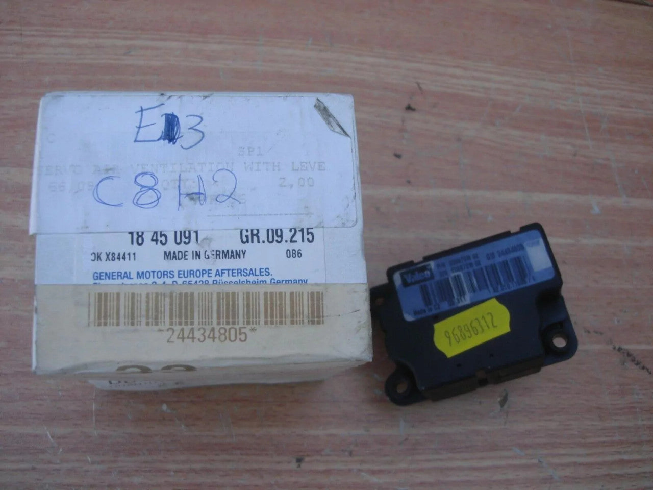 Servo Motor Air Vents RHD fits Opel Vauxhall Vectra C Signum 24434805 Genuine View Front