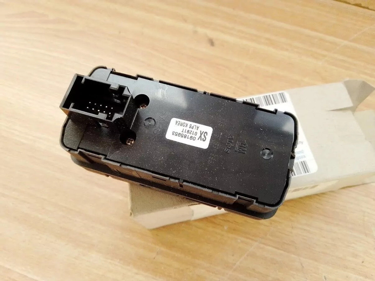 Windows Switch fits Opel Vauxhall Vectra C Signum 24436376 Genuine View Rear