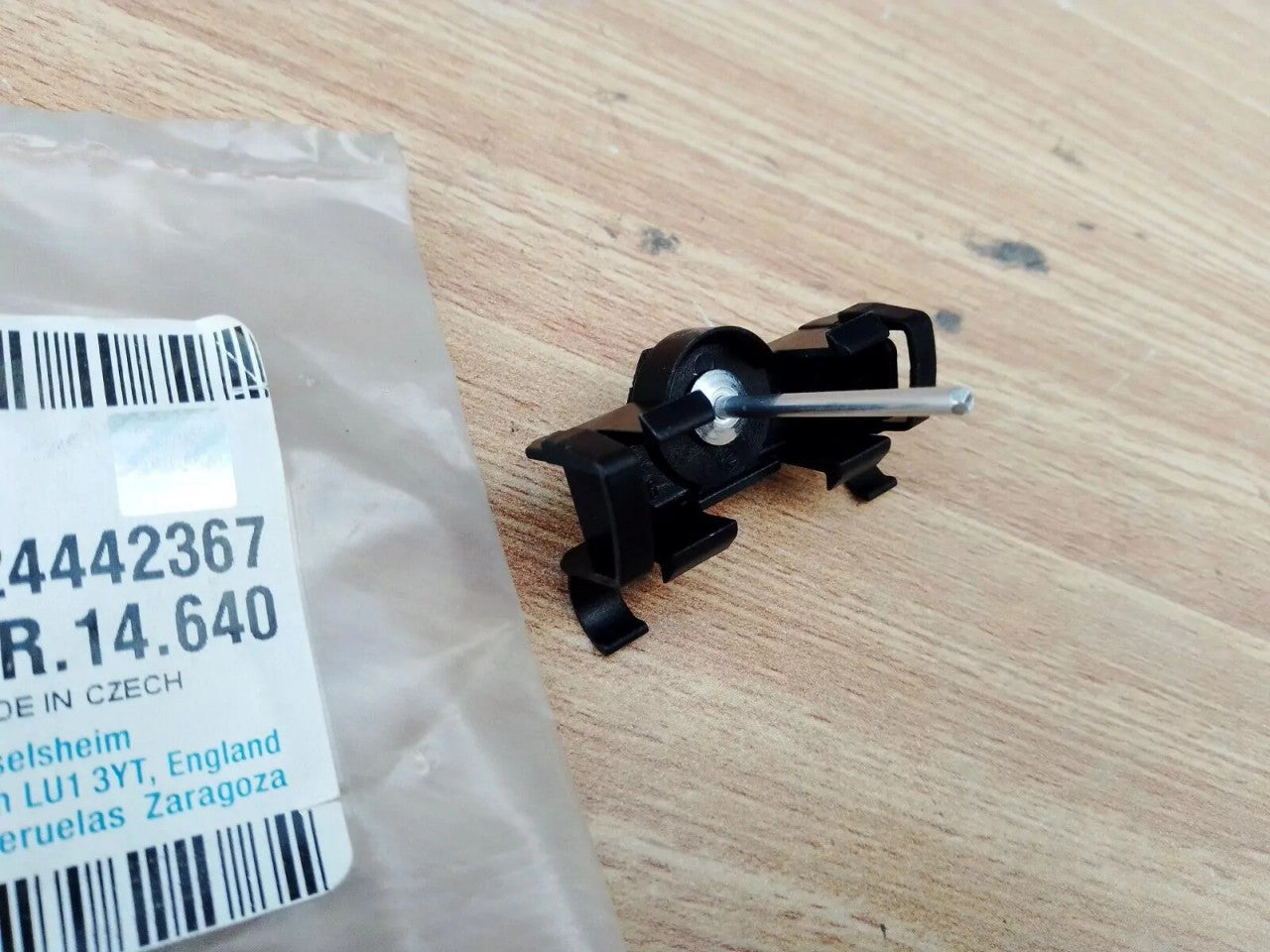 2x Roof Clamp fits Opel Vauxhall Vectra C Signum Meriva A 24442367 Genuine View Rear