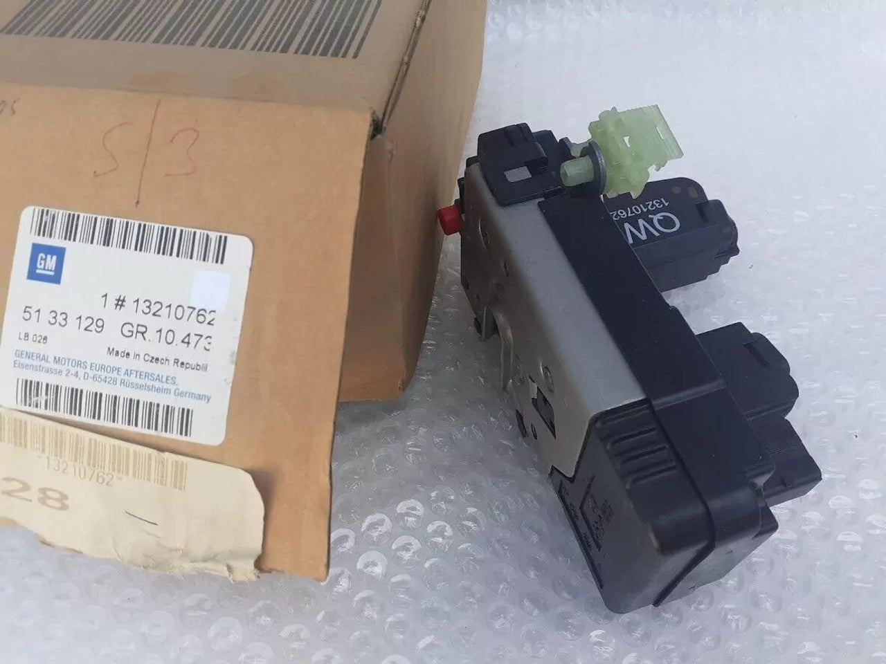 Door Lock Rear Left fits Opel Vauxhall Vectra C Signum 24447345 Genuine View Close Up Rear