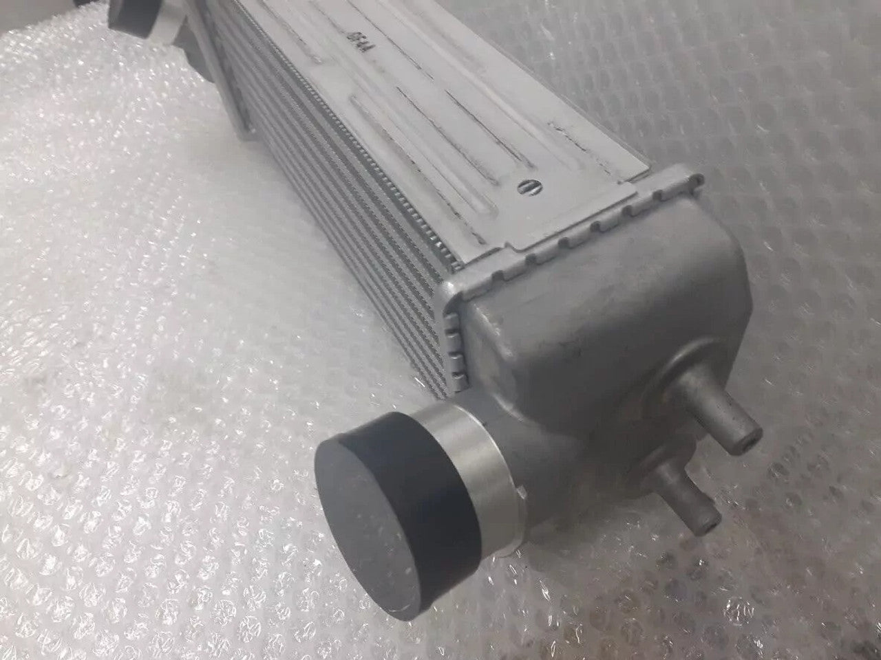 Intercooler fits Hyundai i20 ix200 Kia Soul Venga CRDi 282712A710 Genuine View Right