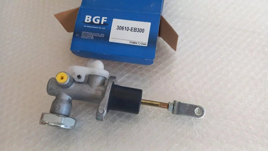 Clutch Master Cylinder fits Nissan Navara D40 Pathfinder Terrano R51M 5/8 30610-EB300 View Front