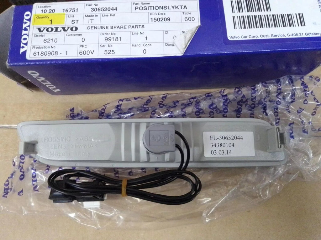 Turn Signal Front Left or Rear Right fits Volvo S40 V40 30652044 Genuine View Rear