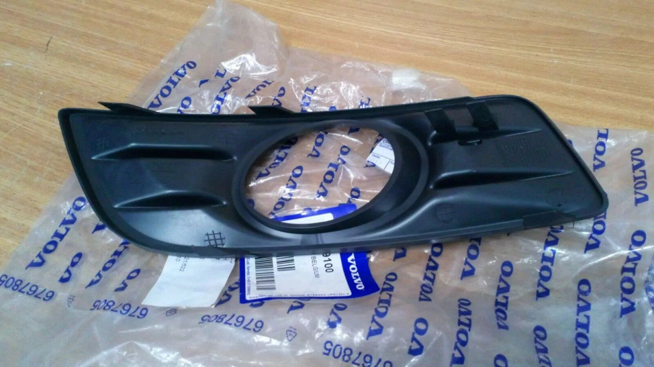 Front Trim Fog Light Left fits Volvo V50 30779100 Genuine View Rear