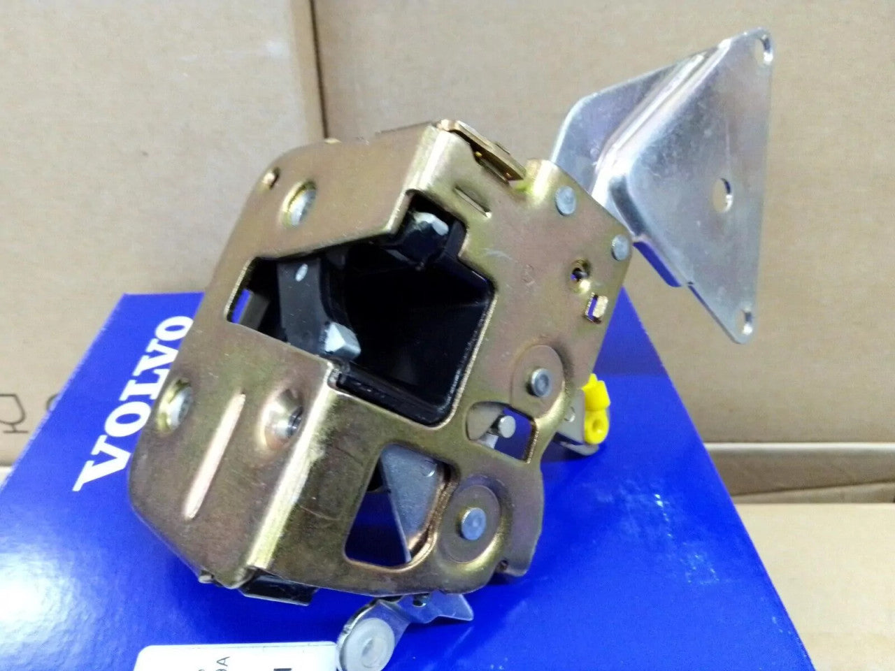 Door Lock Front Right fits Volvo S40 V40 30850808 Genuine View Right
