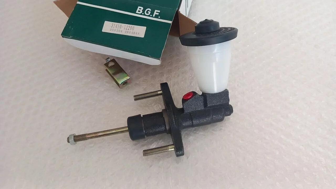 Clutch Master Cylinder fits Toyota Corolla EE CE Carina Corona AT151 ST150 5/8 31410-12200 View Front